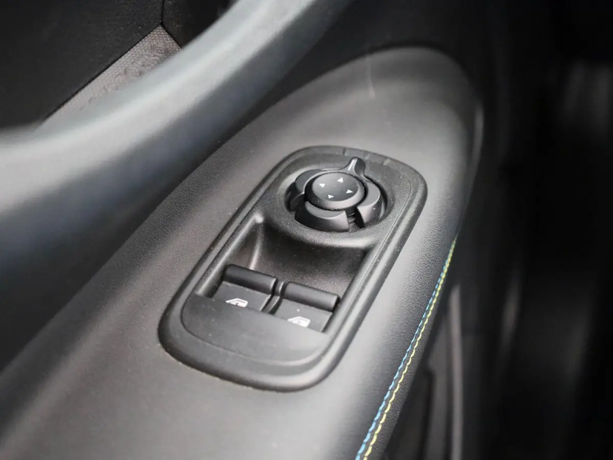 Abarth Scorpionissima 42 kWh | Cabrio | Apple Carplay / Android Auto | JBL | Half-Alcantara | Sportstuur | Kuipstoelen | Stoelverwarming | Camera | Dodehoek | Climate Control | Cruise Contro