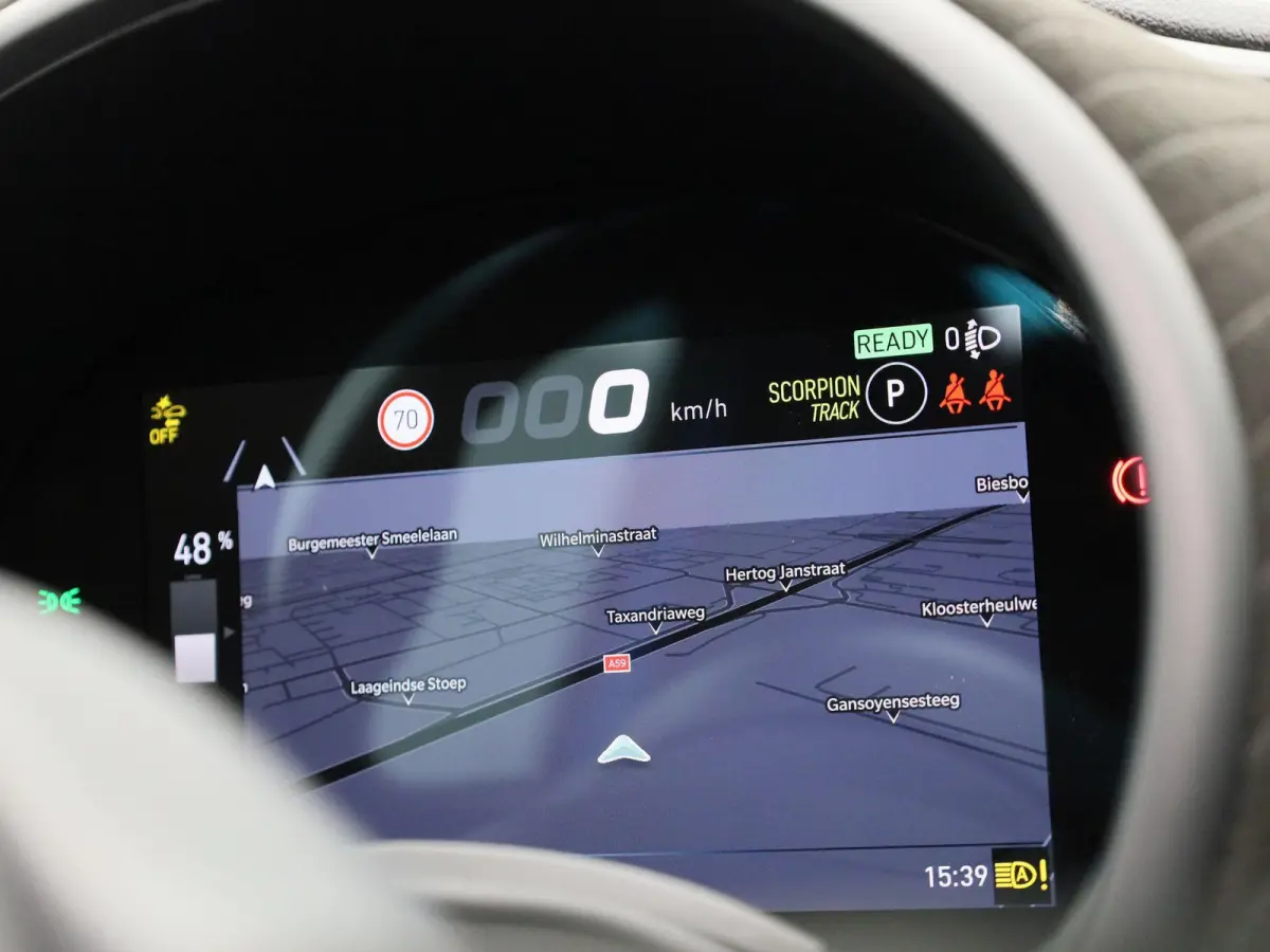 Abarth Scorpionissima 42 kWh | Cabrio | Apple Carplay / Android Auto | JBL | Half-Alcantara | Sportstuur | Kuipstoelen | Stoelverwarming | Camera | Dodehoek | Climate Control | Cruise Contro