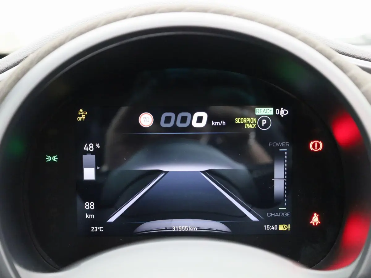 Abarth Scorpionissima 42 kWh | Cabrio | Apple Carplay / Android Auto | JBL | Half-Alcantara | Sportstuur | Kuipstoelen | Stoelverwarming | Camera | Dodehoek | Climate Control | Cruise Contro
