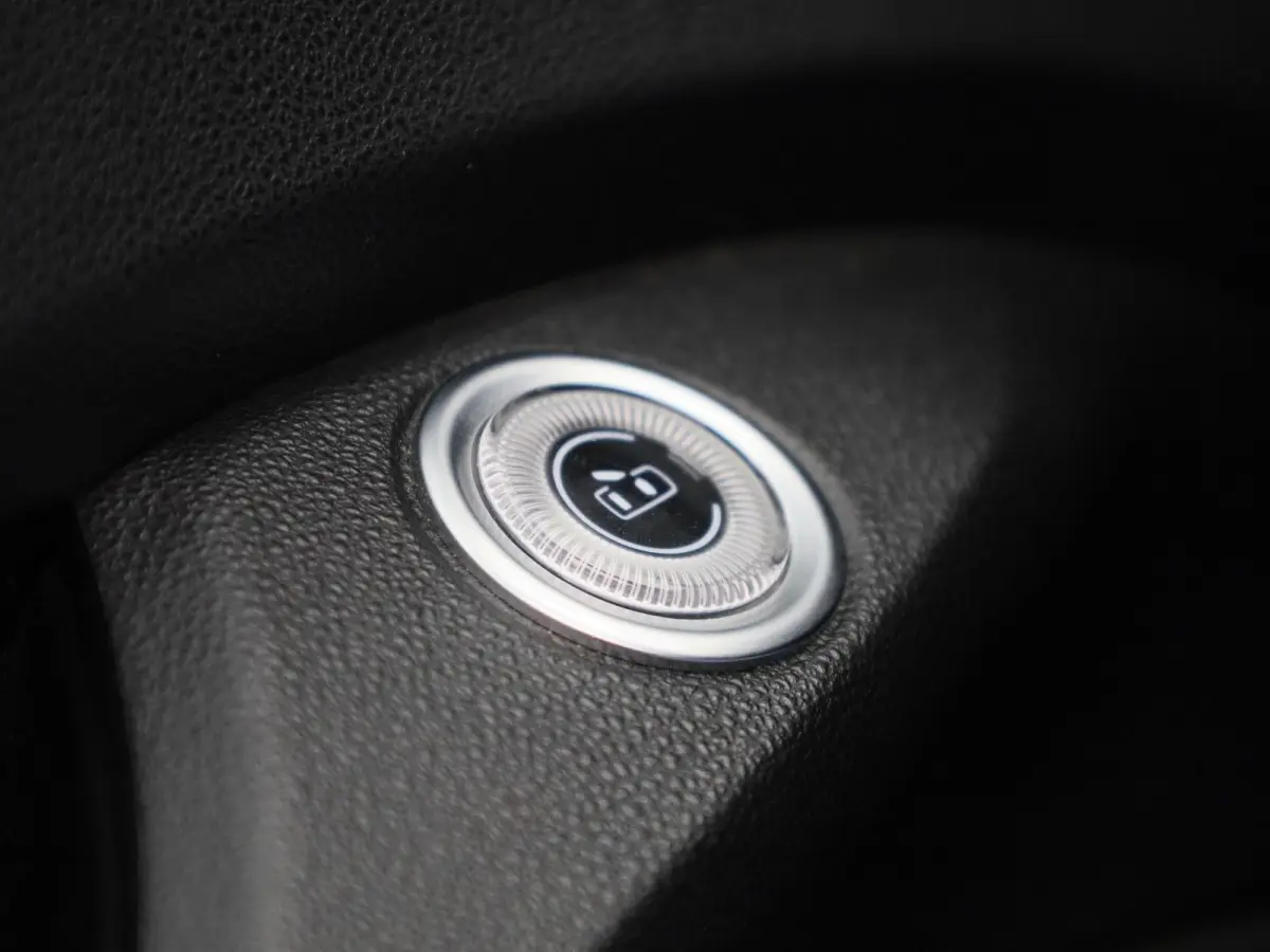 Abarth Scorpionissima 42 kWh | Cabrio | Apple Carplay / Android Auto | JBL | Half-Alcantara | Sportstuur | Kuipstoelen | Stoelverwarming | Camera | Dodehoek | Climate Control | Cruise Contro