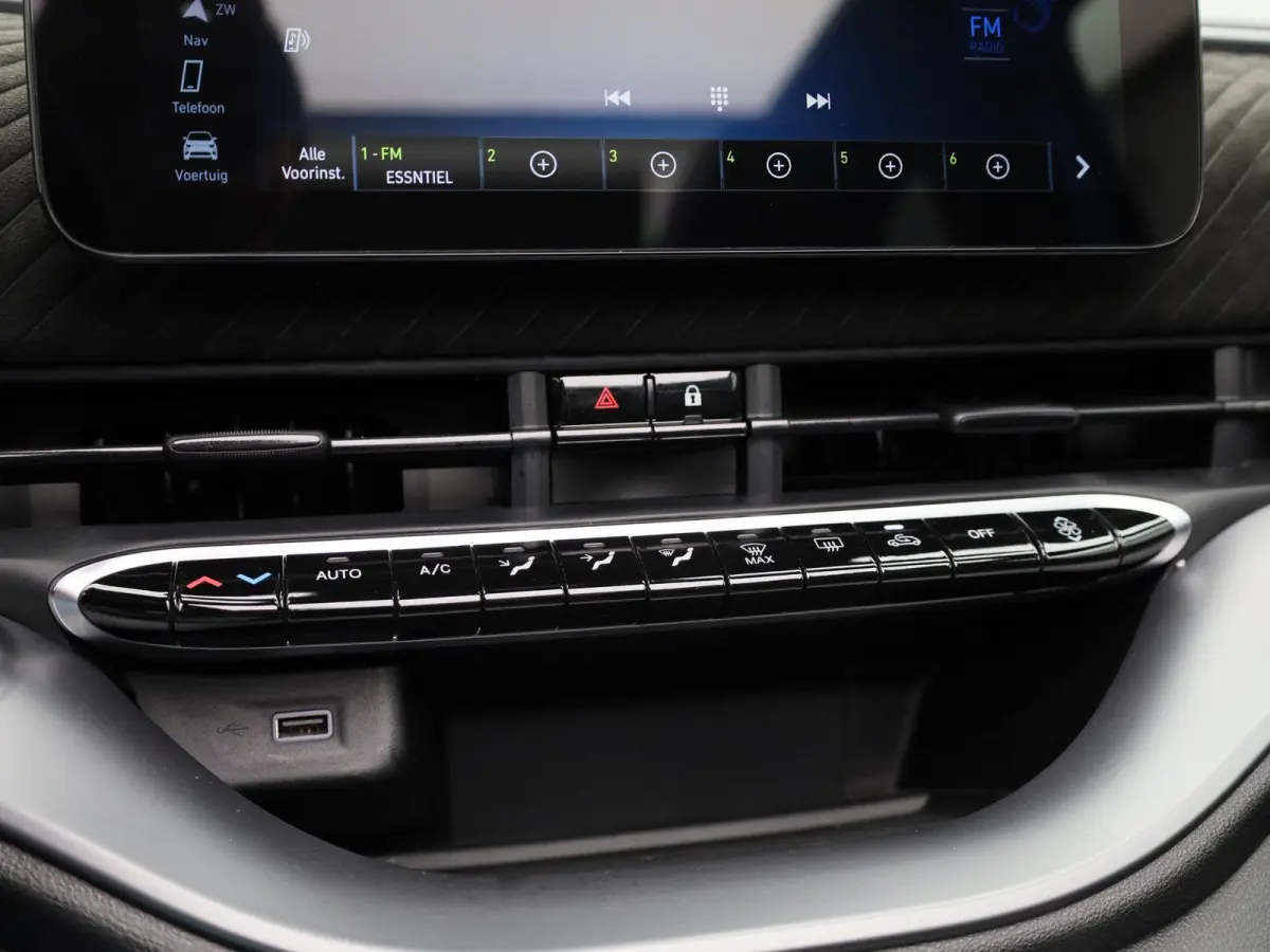 Abarth Scorpionissima 42 kWh | Cabrio | Apple Carplay / Android Auto | JBL | Half-Alcantara | Sportstuur | Kuipstoelen | Stoelverwarming | Camera | Dodehoek | Climate Control | Cruise Contro