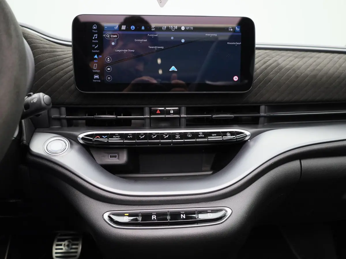 Abarth Scorpionissima 42 kWh | Cabrio | Apple Carplay / Android Auto | JBL | Half-Alcantara | Sportstuur | Kuipstoelen | Stoelverwarming | Camera | Dodehoek | Climate Control | Cruise Contro