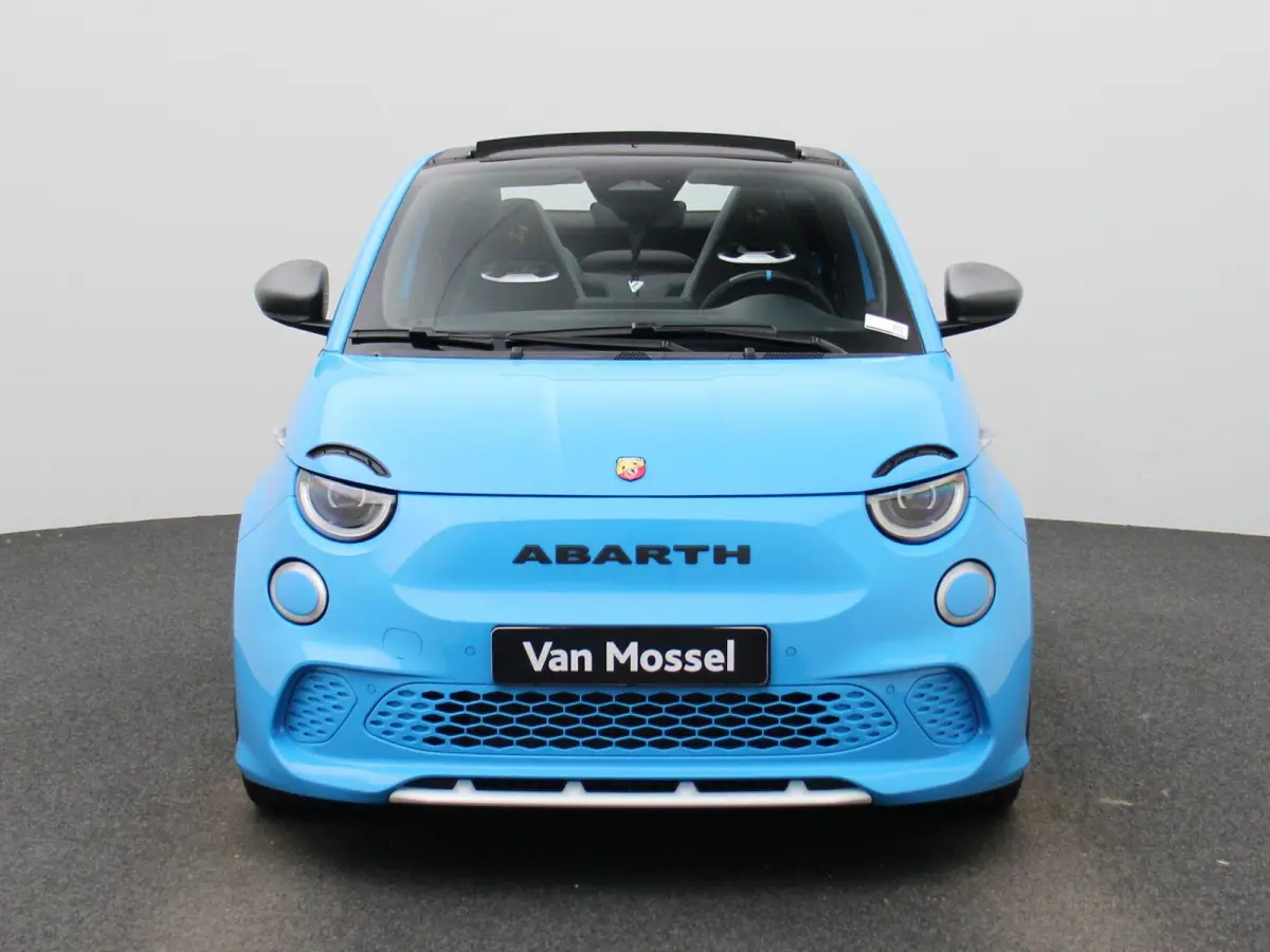Abarth Scorpionissima 42 kWh | Cabrio | Apple Carplay / Android Auto | JBL | Half-Alcantara | Sportstuur | Kuipstoelen | Stoelverwarming | Camera | Dodehoek | Climate Control | Cruise Contro