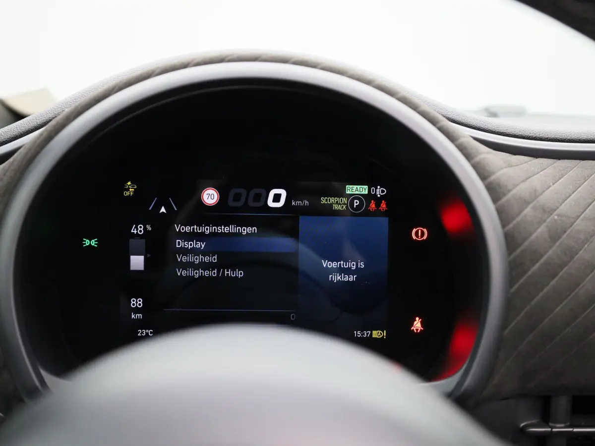 Abarth Scorpionissima 42 kWh | Cabrio | Apple Carplay / Android Auto | JBL | Half-Alcantara | Sportstuur | Kuipstoelen | Stoelverwarming | Camera | Dodehoek | Climate Control | Cruise Contro