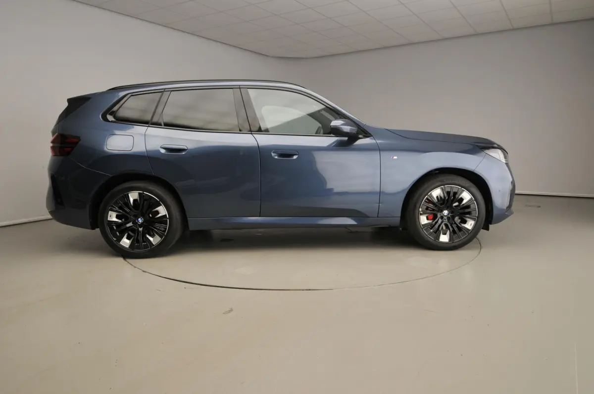 30e xDrive | M-Sportpakket | LED | Leder | HUD | Active cruise | Trekhaak | Panoramadak | Sportstoelen | Elektr. zetels | DAB | Harman-kardon sound | Alu 20 inch