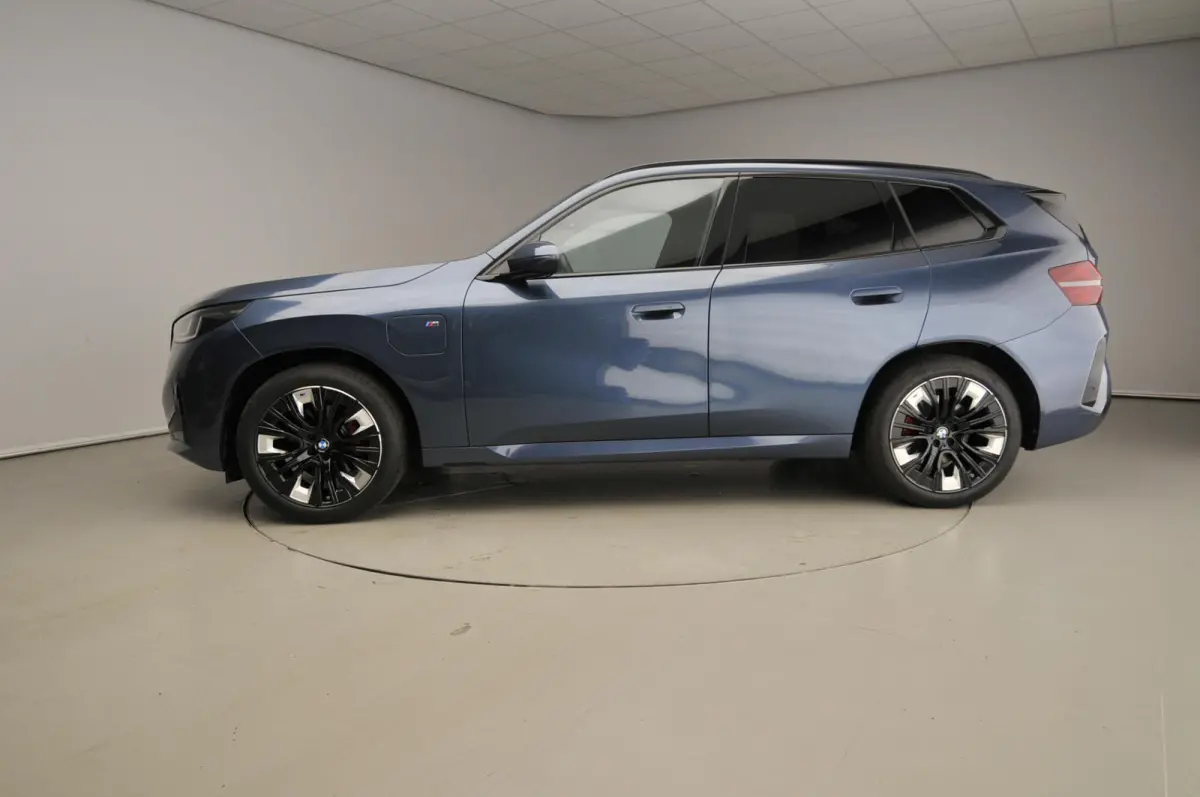 30e xDrive | M-Sportpakket | LED | Leder | HUD | Active cruise | Trekhaak | Panoramadak | Sportstoelen | Elektr. zetels | DAB | Harman-kardon sound | Alu 20 inch