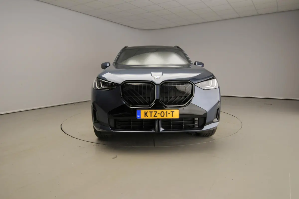 30e xDrive | M-Sportpakket | LED | Leder | HUD | Active cruise | Trekhaak | Panoramadak | Sportstoelen | Elektr. zetels | DAB | Harman-kardon sound | Alu 20 inch