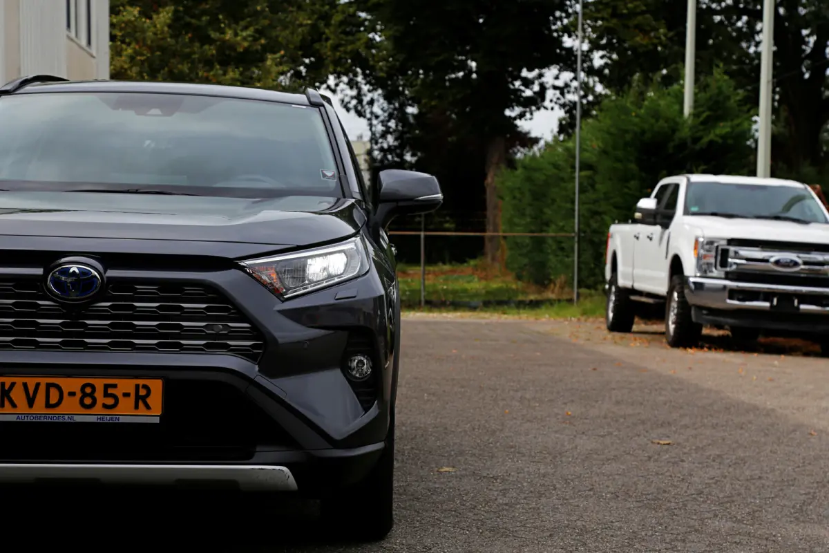2.5 Hybrid*Fabrieksgarantie t/m12-2031!*Perfect Toyota onderh.*Trekhaak/Leder/Stoelverw./Stuurverw./360Camera/DAB/LED/Voorruitsnelont./Elek. Klep/18 inch LM*