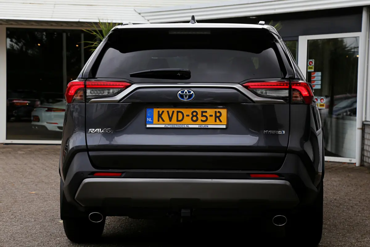 2.5 Hybrid*Fabrieksgarantie t/m12-2031!*Perfect Toyota onderh.*Trekhaak/Leder/Stoelverw./Stuurverw./360Camera/DAB/LED/Voorruitsnelont./Elek. Klep/18 inch LM*