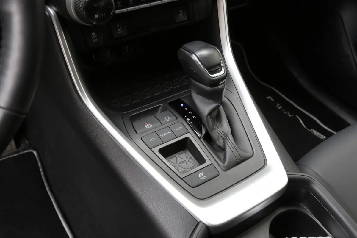 2.5 Hybrid*Fabrieksgarantie t/m12-2031!*Perfect Toyota onderh.*Trekhaak/Leder/Stoelverw./Stuurverw./360Camera/DAB/LED/Voorruitsnelont./Elek. Klep/18 inch LM*