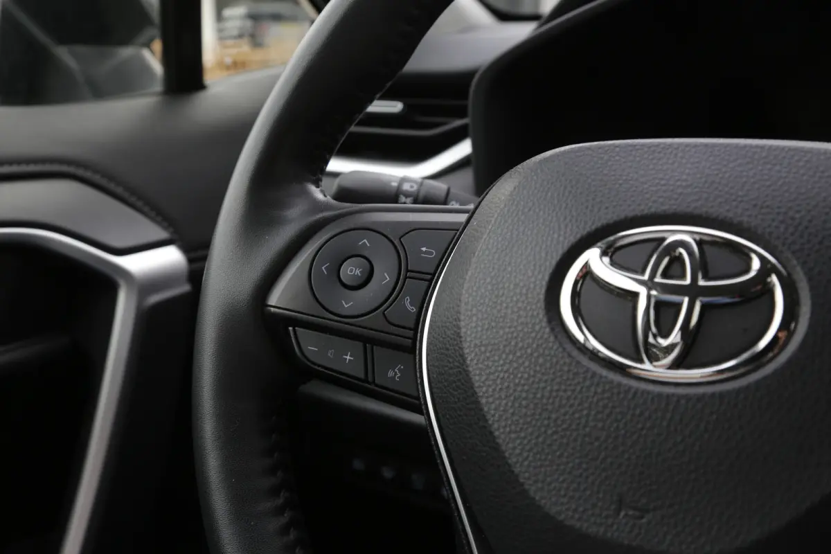 2.5 Hybrid*Fabrieksgarantie t/m12-2031!*Perfect Toyota onderh.*Trekhaak/Leder/Stoelverw./Stuurverw./360Camera/DAB/LED/Voorruitsnelont./Elek. Klep/18 inch LM*