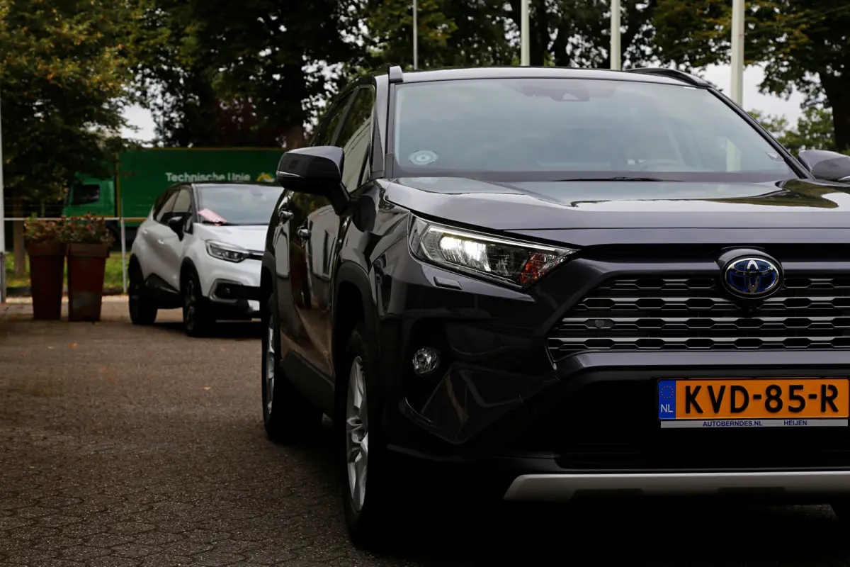 2.5 Hybrid*Fabrieksgarantie t/m12-2031!*Perfect Toyota onderh.*Trekhaak/Leder/Stoelverw./Stuurverw./360Camera/DAB/LED/Voorruitsnelont./Elek. Klep/18 inch LM*