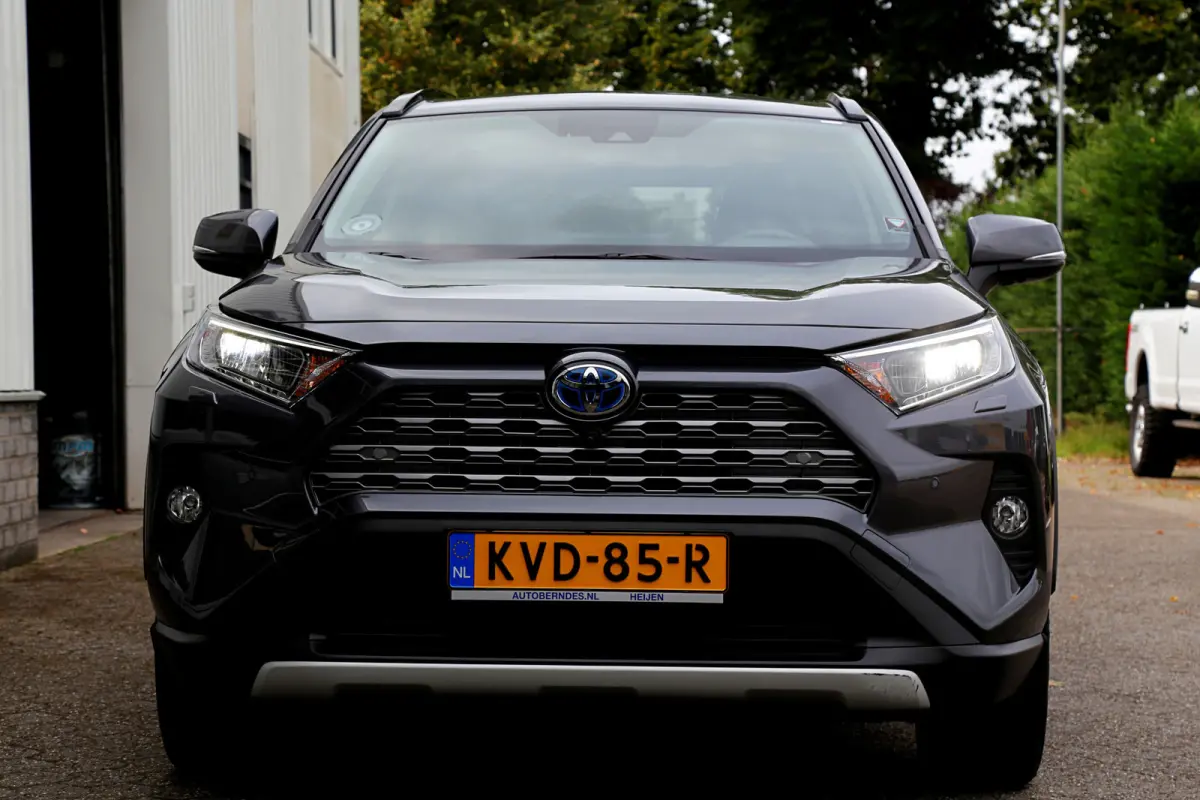 2.5 Hybrid*Fabrieksgarantie t/m12-2031!*Perfect Toyota onderh.*Trekhaak/Leder/Stoelverw./Stuurverw./360Camera/DAB/LED/Voorruitsnelont./Elek. Klep/18 inch LM*
