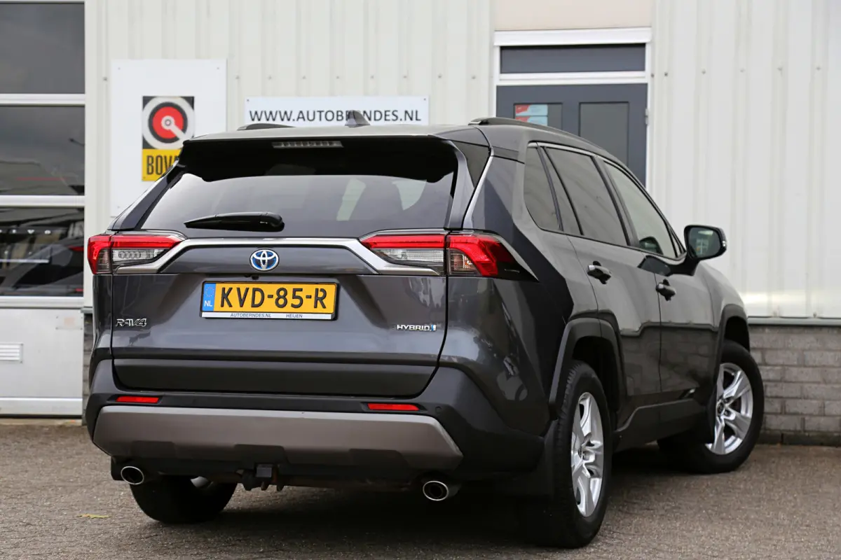 2.5 Hybrid*Fabrieksgarantie t/m12-2031!*Perfect Toyota onderh.*Trekhaak/Leder/Stoelverw./Stuurverw./360Camera/DAB/LED/Voorruitsnelont./Elek. Klep/18 inch LM*