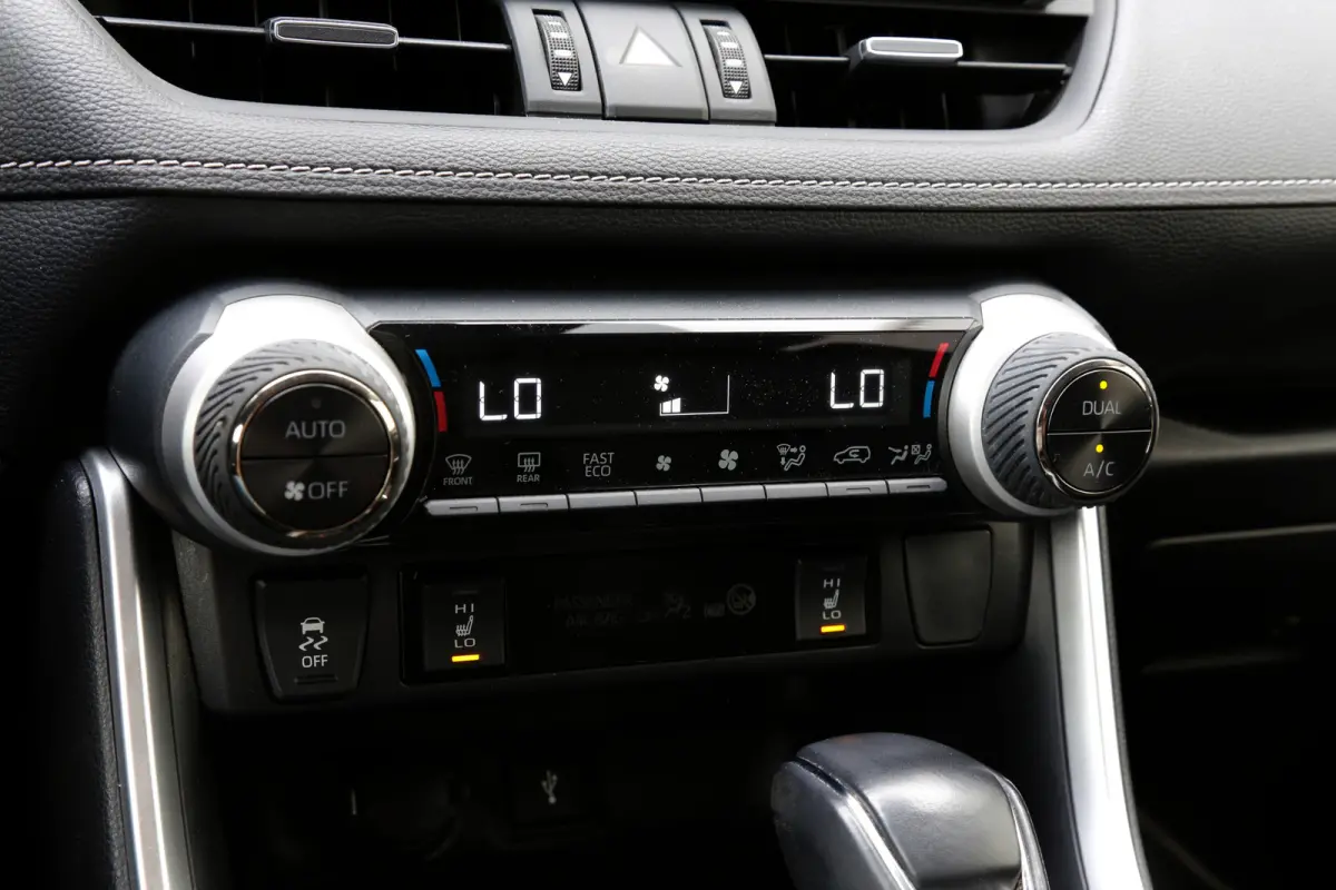 2.5 Hybrid*Fabrieksgarantie t/m12-2031!*Perfect Toyota onderh.*Trekhaak/Leder/Stoelverw./Stuurverw./360Camera/DAB/LED/Voorruitsnelont./Elek. Klep/18 inch LM*