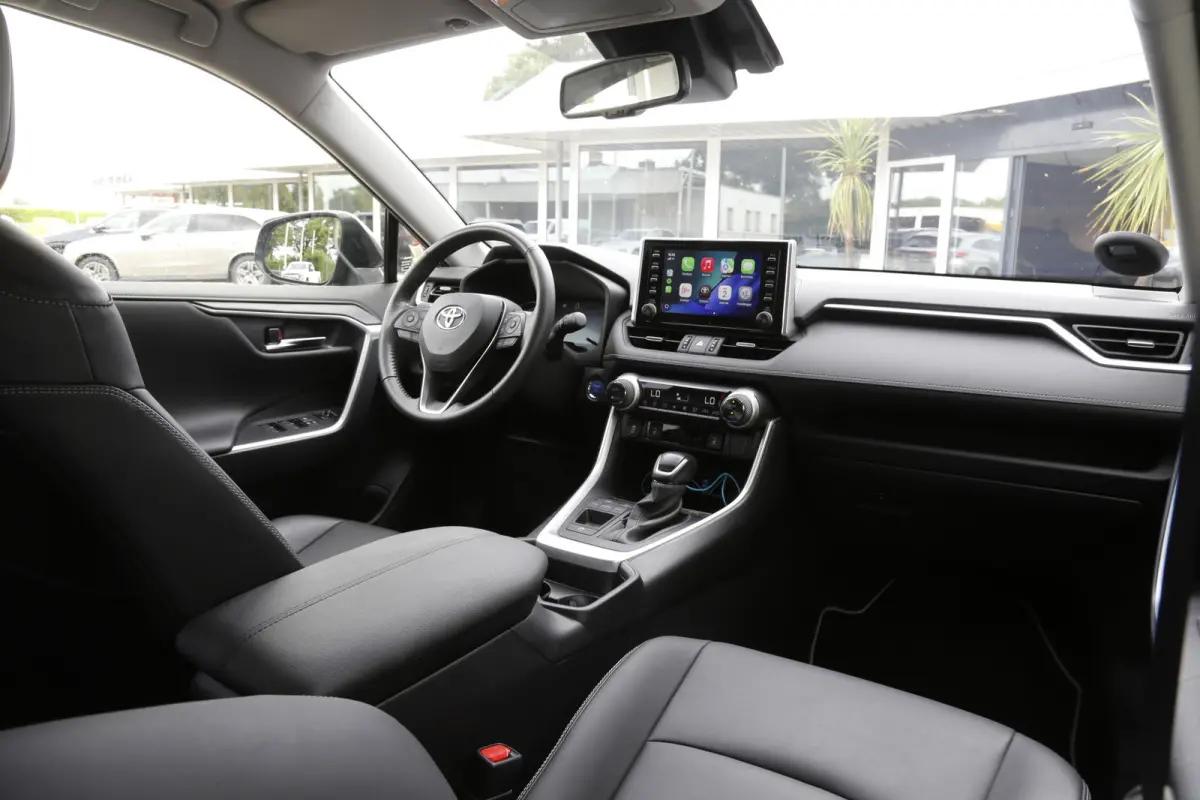 2.5 Hybrid*Fabrieksgarantie t/m12-2031!*Perfect Toyota onderh.*Trekhaak/Leder/Stoelverw./Stuurverw./360Camera/DAB/LED/Voorruitsnelont./Elek. Klep/18 inch LM*