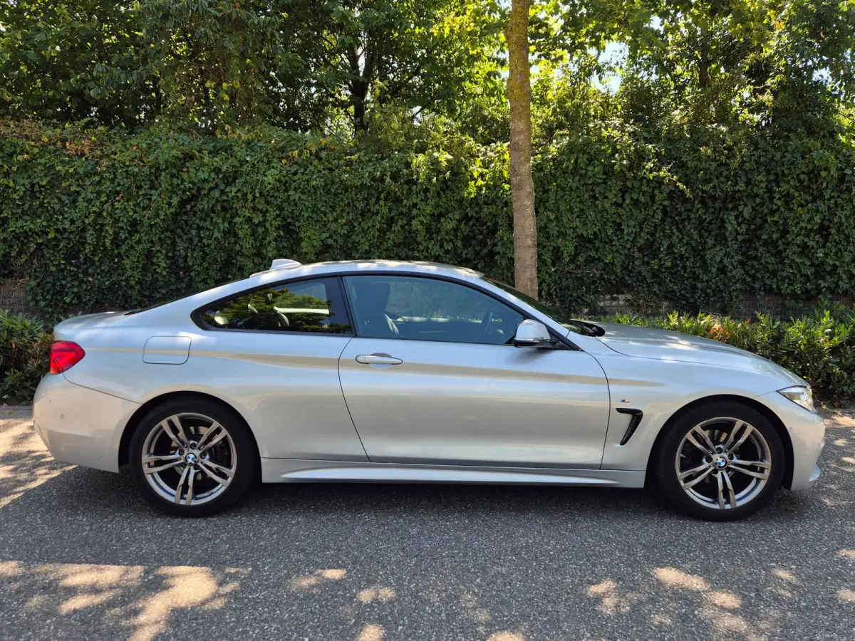 M Sport Apple CarPlay NAP Achteruitrijcamera Coupé Executive BTW AUTO