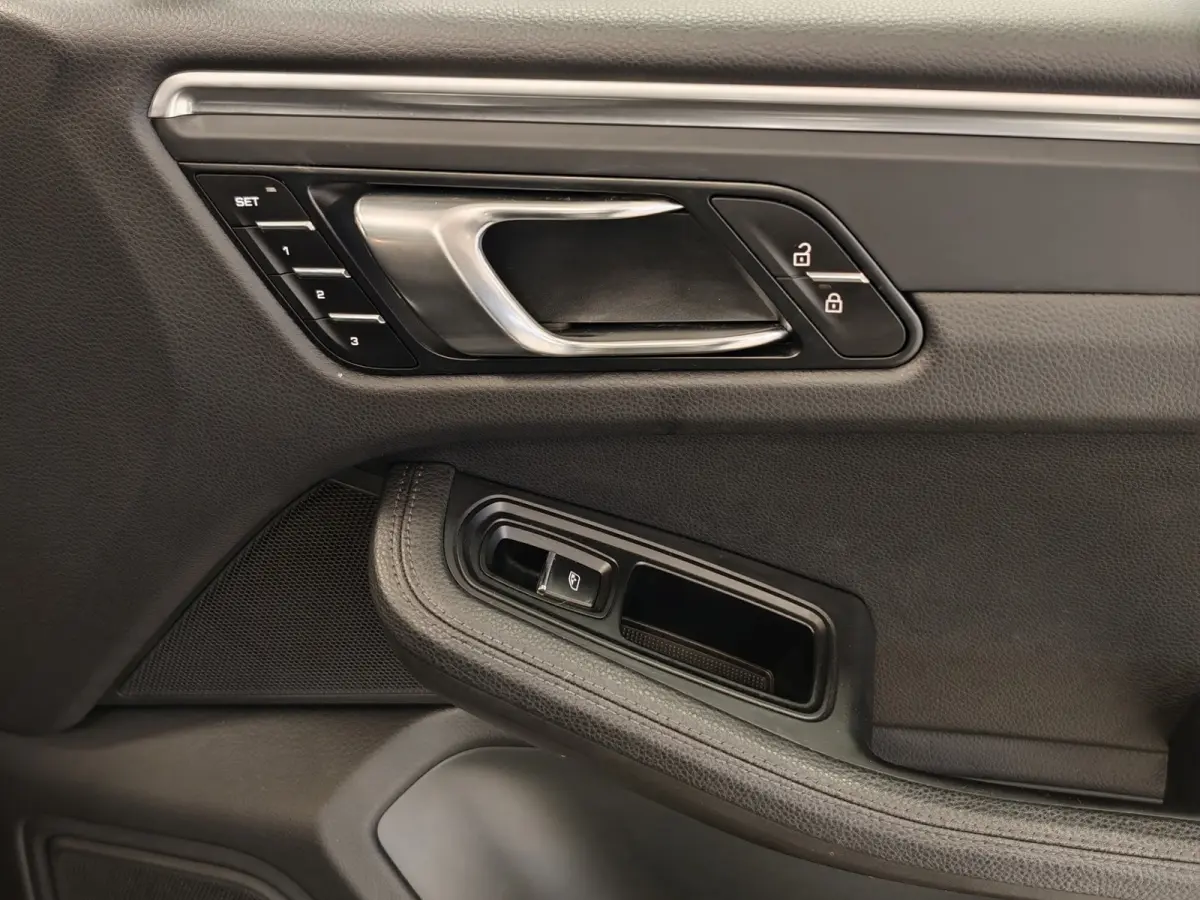 2.0T Panoramadak Trekhaak Leder carplay 21"LM
