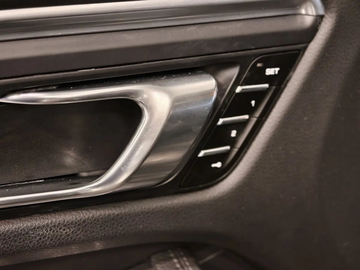 2.0T Panoramadak Trekhaak Leder carplay 21"LM