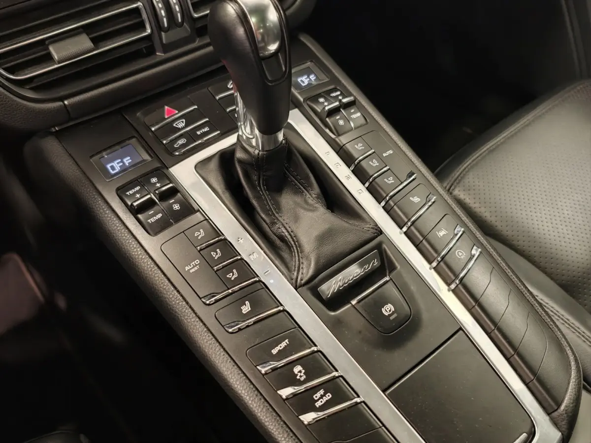 2.0T Panoramadak Trekhaak Leder carplay 21"LM
