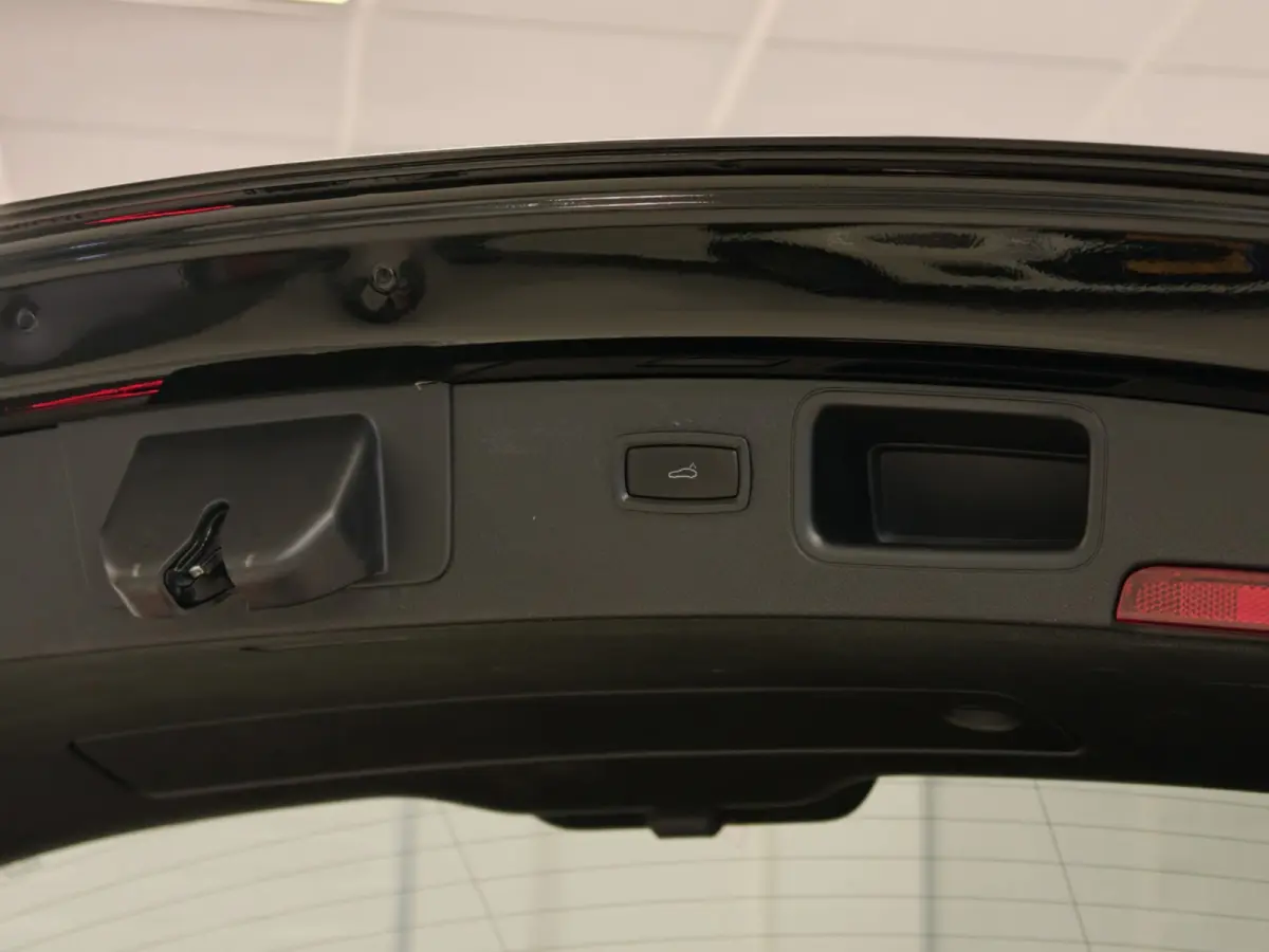 2.0T Panoramadak Trekhaak Leder carplay 21"LM