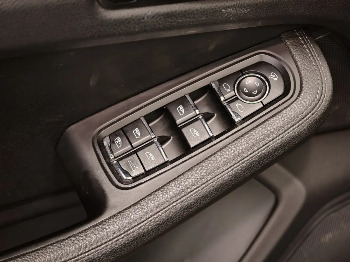 2.0T Panoramadak Trekhaak Leder carplay 21"LM