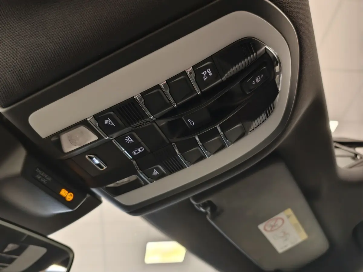 2.0T Panoramadak Trekhaak Leder carplay 21"LM