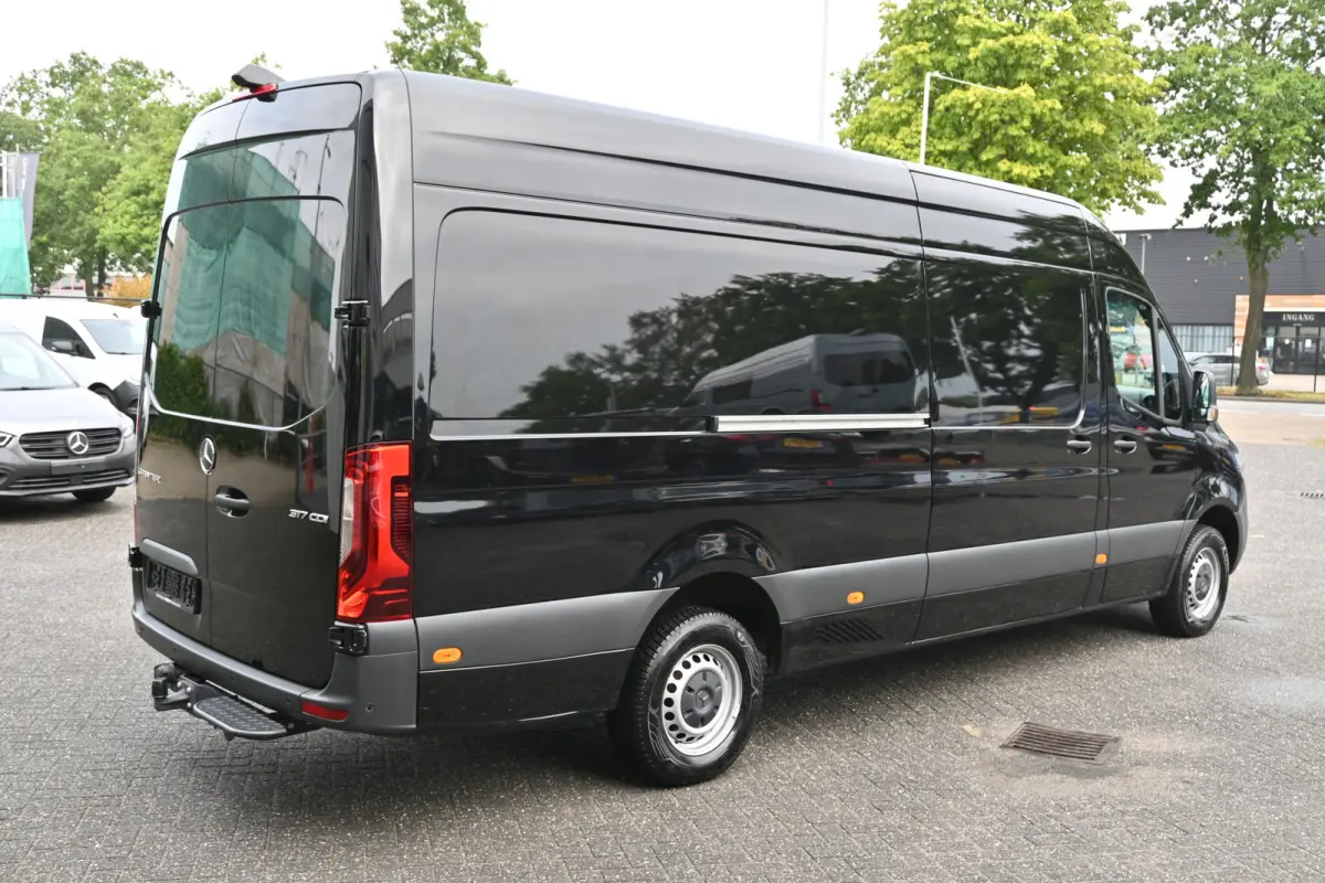 317 CDI L3H2 RWD 3500 kg Trekhaak, LED, MBUX met camera en Parkeerpakket
