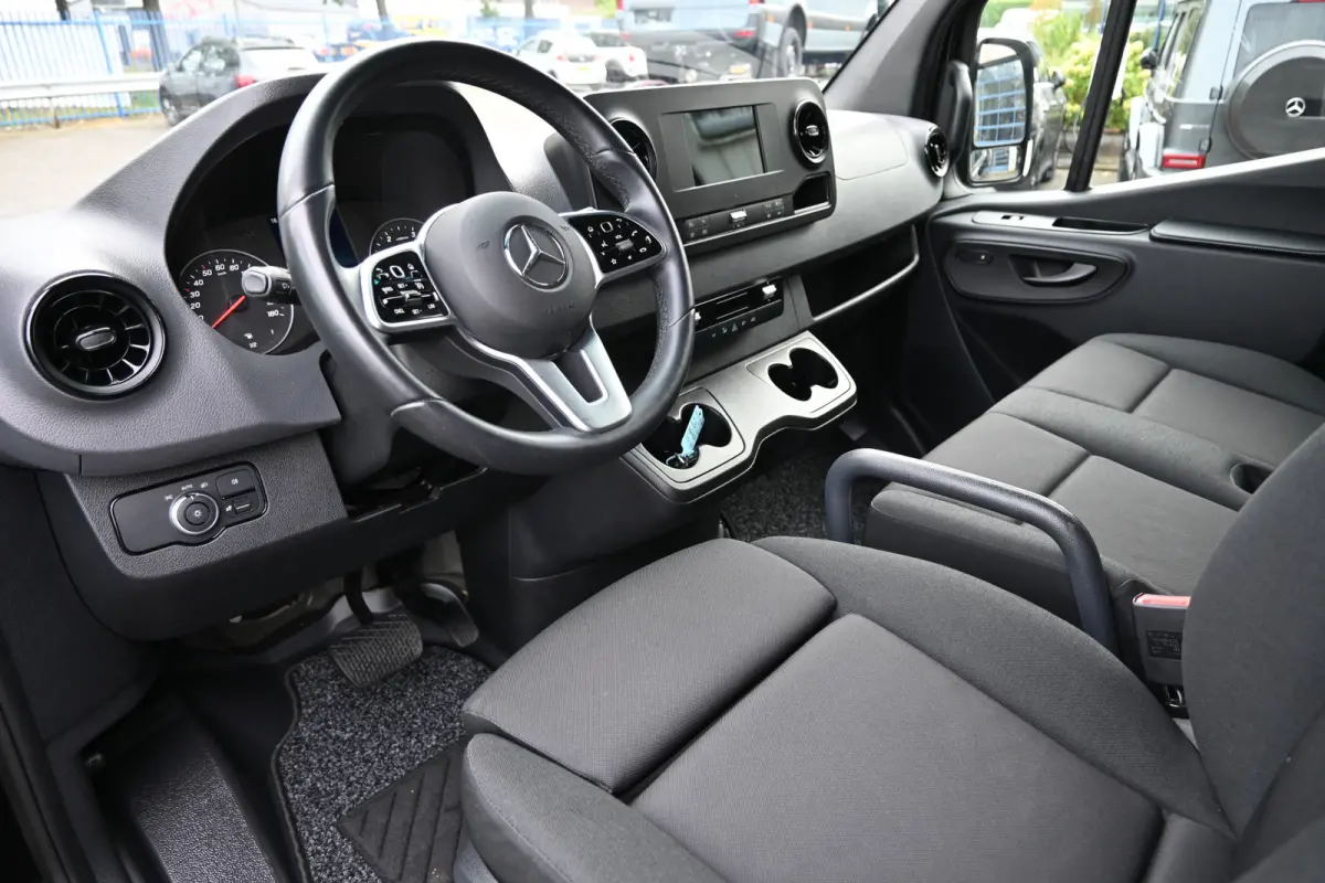 317 CDI L3H2 RWD 3500 kg Trekhaak, LED, MBUX met camera en Parkeerpakket