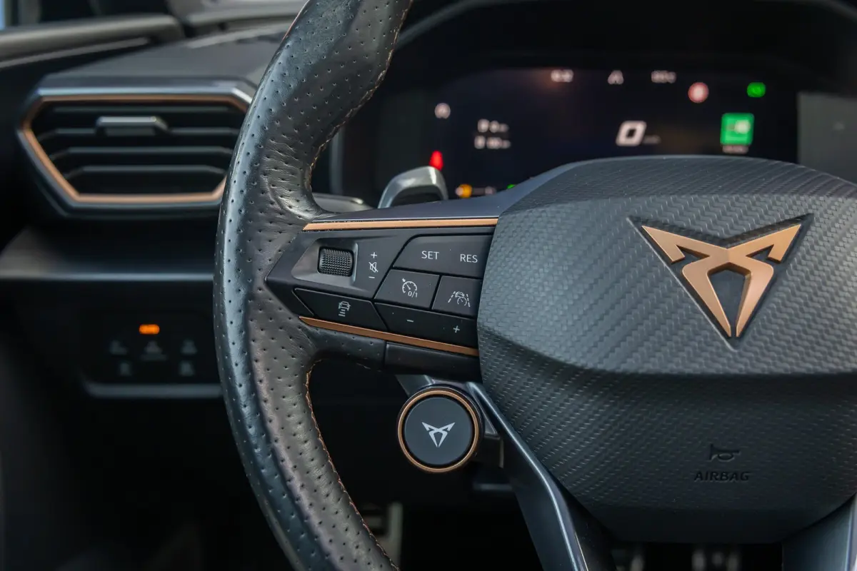 1.4 e-Hybrid VZ Adrenaline | Schuif/kantel dak | Stoel- Stuurverwarming | Dodehoek Detectie | Apple Carplay/Android Auto | Achteruitrijcamera | Achteruitrijcamera | Apple Carplay/Android Aut