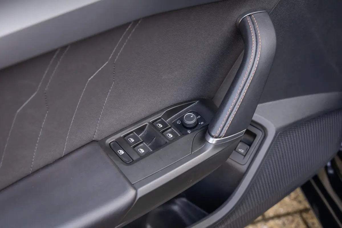 1.4 e-Hybrid VZ Adrenaline | Schuif/kantel dak | Stoel- Stuurverwarming | Dodehoek Detectie | Apple Carplay/Android Auto | Achteruitrijcamera | Achteruitrijcamera | Apple Carplay/Android Aut