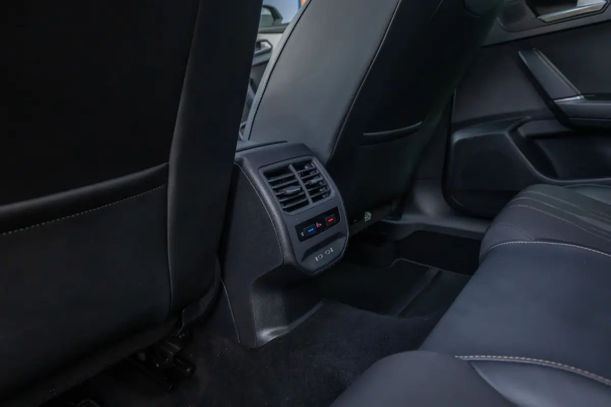 1.4 e-Hybrid VZ Adrenaline | Schuif/kantel dak | Stoel- Stuurverwarming | Dodehoek Detectie | Apple Carplay/Android Auto | Achteruitrijcamera | Achteruitrijcamera | Apple Carplay/Android Aut