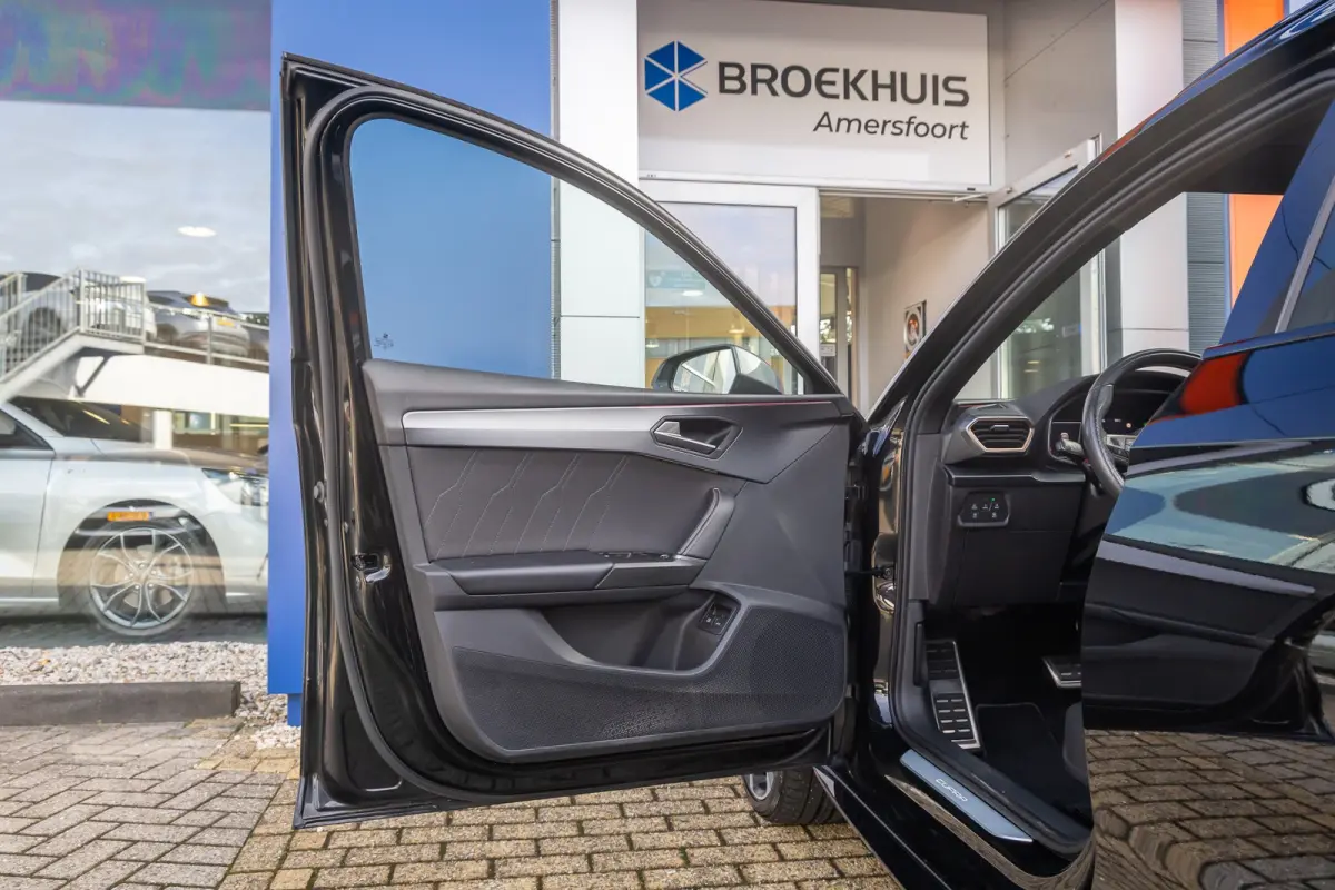 1.4 e-Hybrid VZ Adrenaline | Schuif/kantel dak | Stoel- Stuurverwarming | Dodehoek Detectie | Apple Carplay/Android Auto | Achteruitrijcamera | Achteruitrijcamera | Apple Carplay/Android Aut