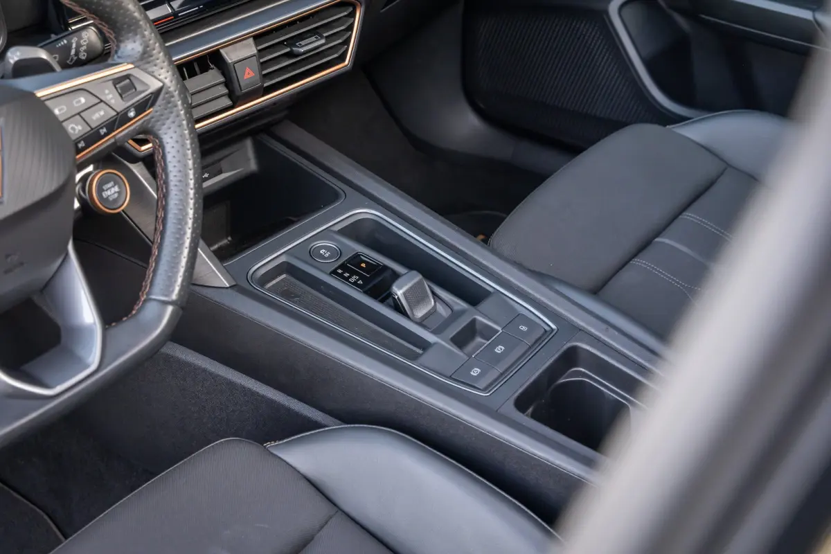 1.4 e-Hybrid VZ Adrenaline | Schuif/kantel dak | Stoel- Stuurverwarming | Dodehoek Detectie | Apple Carplay/Android Auto | Achteruitrijcamera | Achteruitrijcamera | Apple Carplay/Android Aut