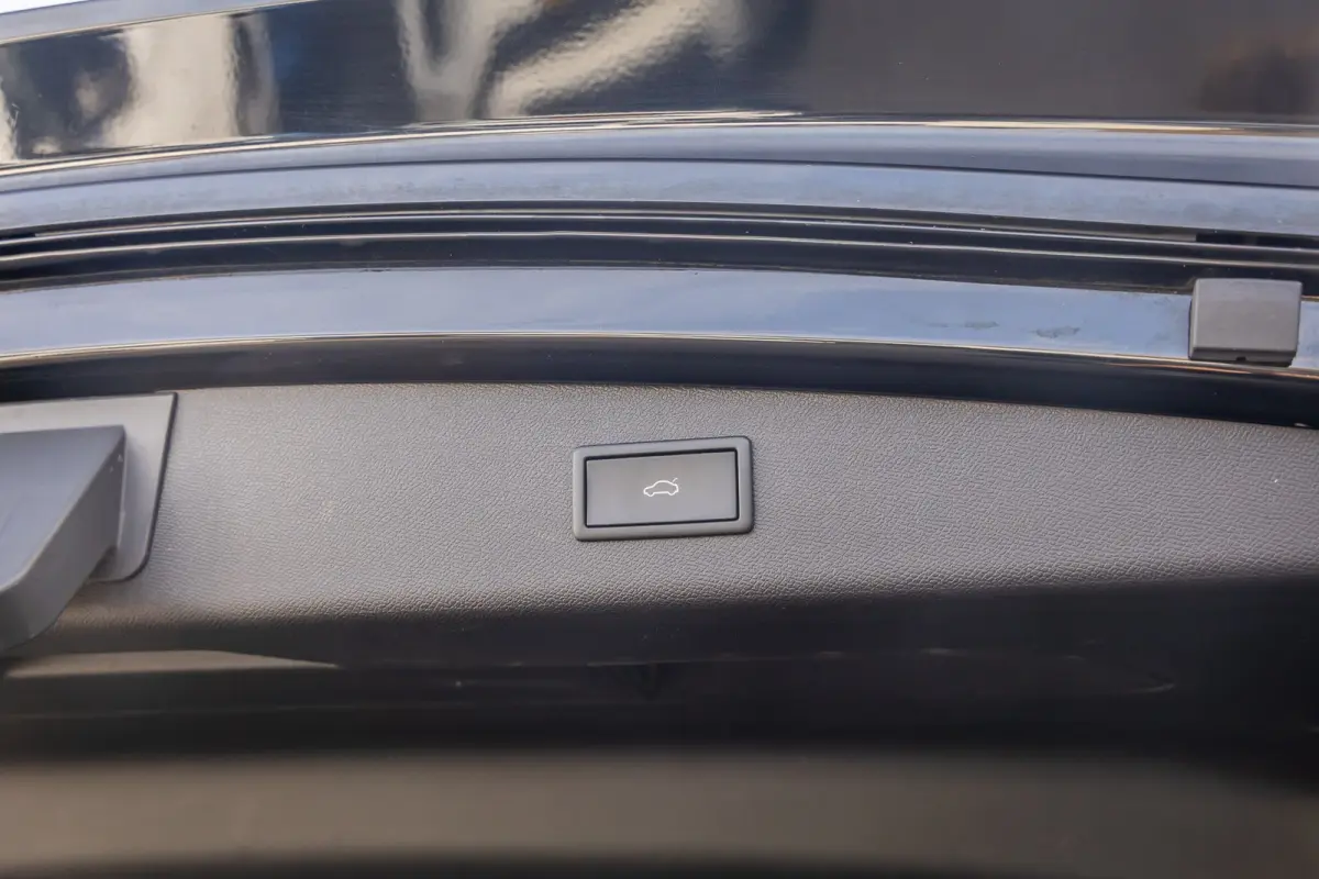 1.4 e-Hybrid VZ Adrenaline | Schuif/kantel dak | Stoel- Stuurverwarming | Dodehoek Detectie | Apple Carplay/Android Auto | Achteruitrijcamera | Achteruitrijcamera | Apple Carplay/Android Aut