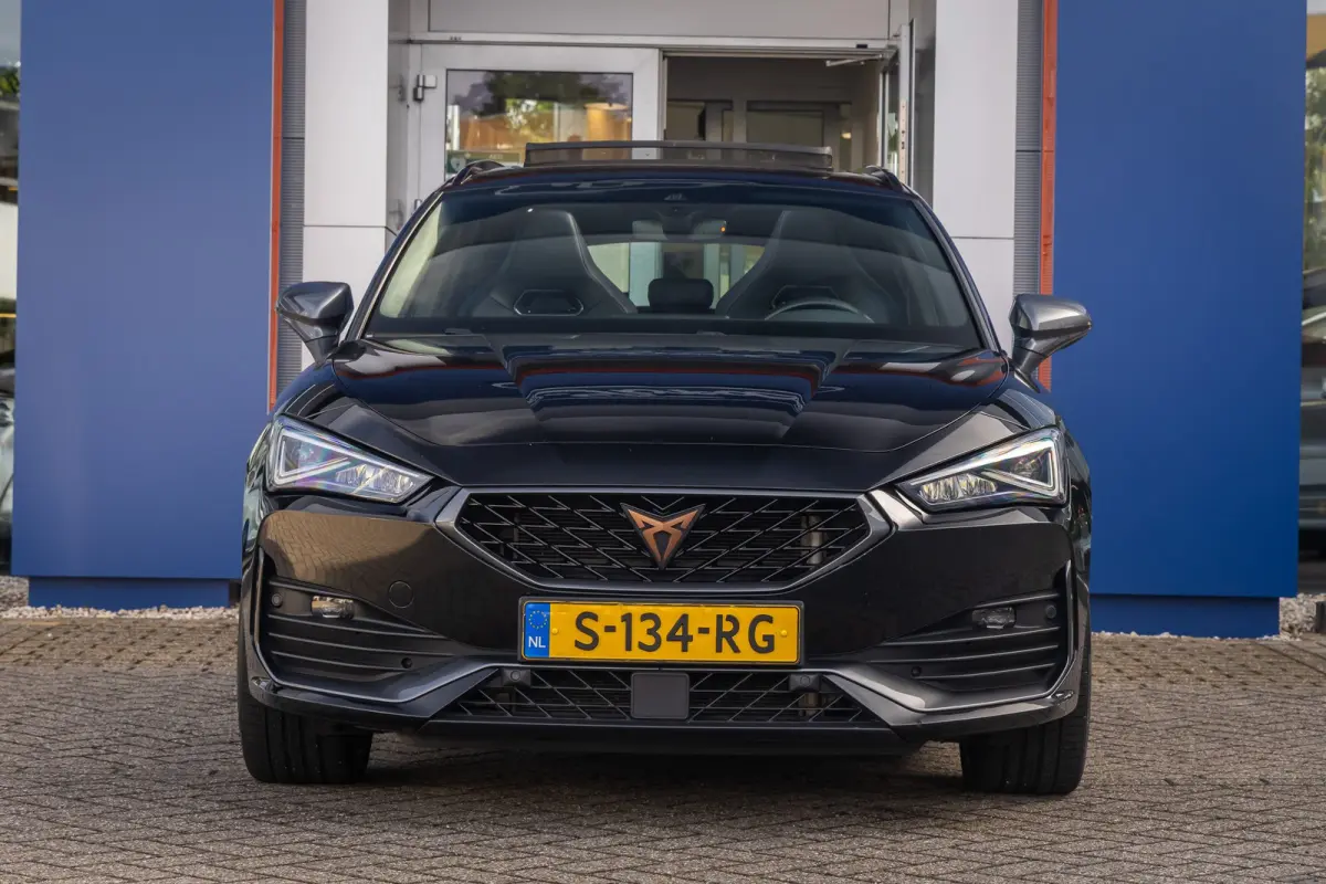 1.4 e-Hybrid VZ Adrenaline | Schuif/kantel dak | Stoel- Stuurverwarming | Dodehoek Detectie | Apple Carplay/Android Auto | Achteruitrijcamera | Achteruitrijcamera | Apple Carplay/Android Aut