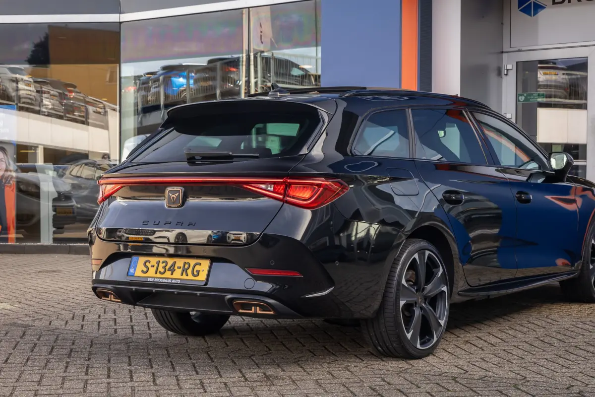 1.4 e-Hybrid VZ Adrenaline | Schuif/kantel dak | Stoel- Stuurverwarming | Dodehoek Detectie | Apple Carplay/Android Auto | Achteruitrijcamera | Achteruitrijcamera | Apple Carplay/Android Aut
