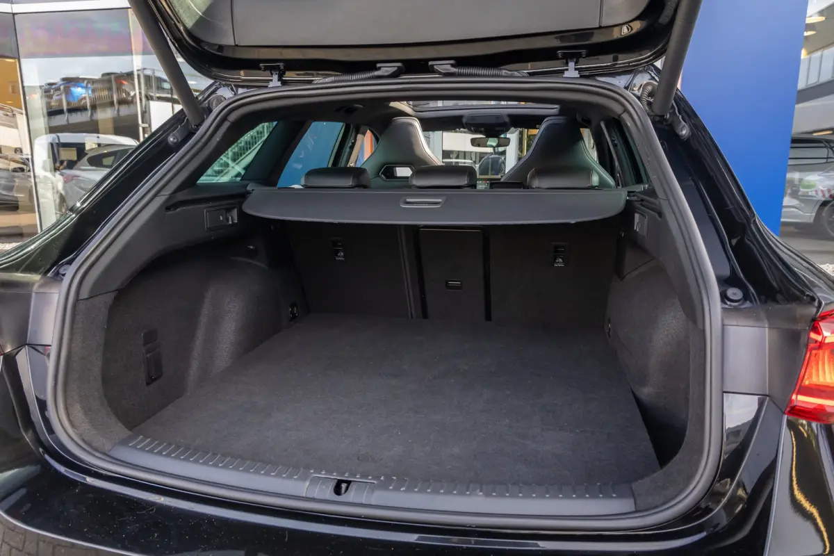 1.4 e-Hybrid VZ Adrenaline | Schuif/kantel dak | Stoel- Stuurverwarming | Dodehoek Detectie | Apple Carplay/Android Auto | Achteruitrijcamera | Achteruitrijcamera | Apple Carplay/Android Aut