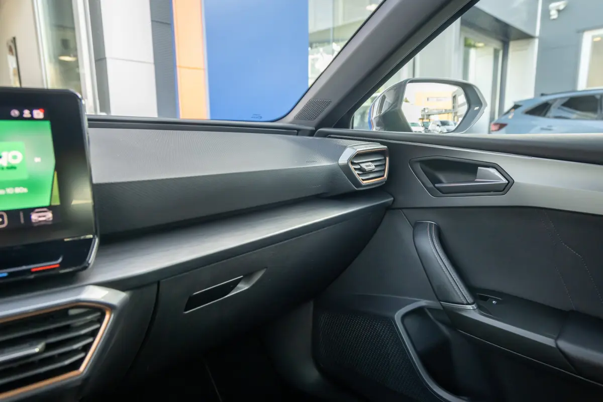 1.4 e-Hybrid VZ Adrenaline | Schuif/kantel dak | Stoel- Stuurverwarming | Dodehoek Detectie | Apple Carplay/Android Auto | Achteruitrijcamera | Achteruitrijcamera | Apple Carplay/Android Aut