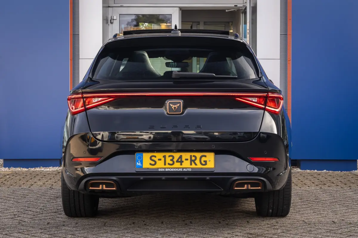 1.4 e-Hybrid VZ Adrenaline | Schuif/kantel dak | Stoel- Stuurverwarming | Dodehoek Detectie | Apple Carplay/Android Auto | Achteruitrijcamera | Achteruitrijcamera | Apple Carplay/Android Aut