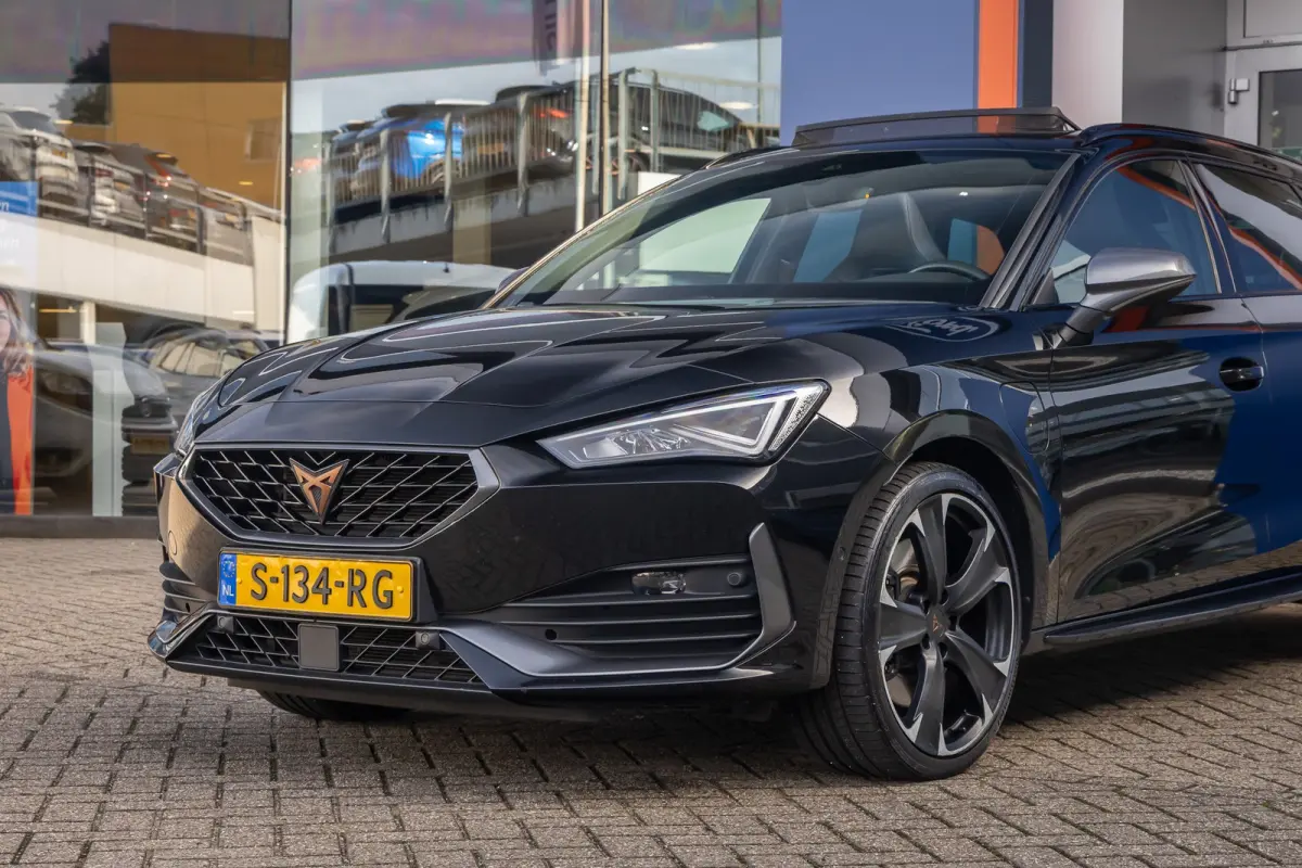 1.4 e-Hybrid VZ Adrenaline | Schuif/kantel dak | Stoel- Stuurverwarming | Dodehoek Detectie | Apple Carplay/Android Auto | Achteruitrijcamera | Achteruitrijcamera | Apple Carplay/Android Aut