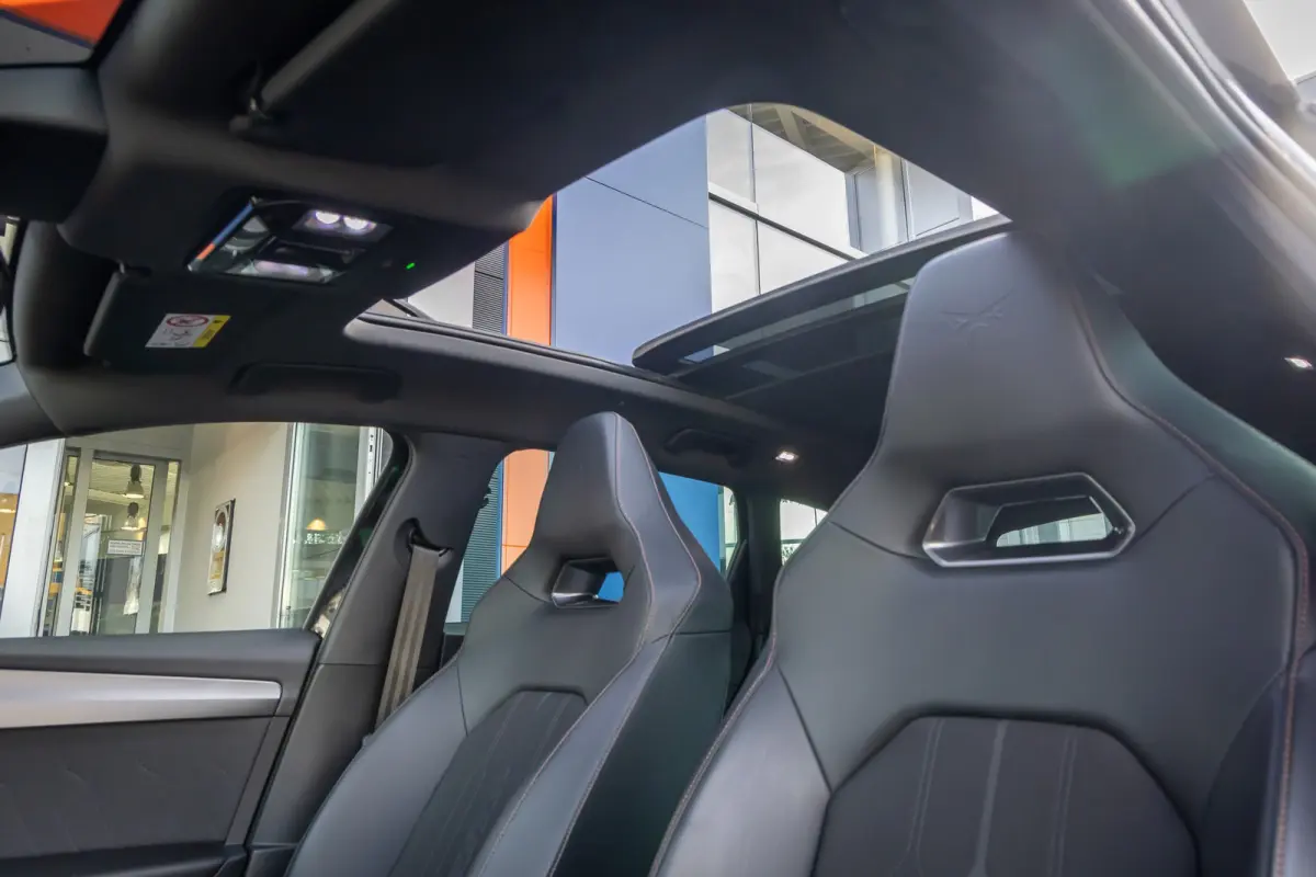 1.4 e-Hybrid VZ Adrenaline | Schuif/kantel dak | Stoel- Stuurverwarming | Dodehoek Detectie | Apple Carplay/Android Auto | Achteruitrijcamera | Achteruitrijcamera | Apple Carplay/Android Aut