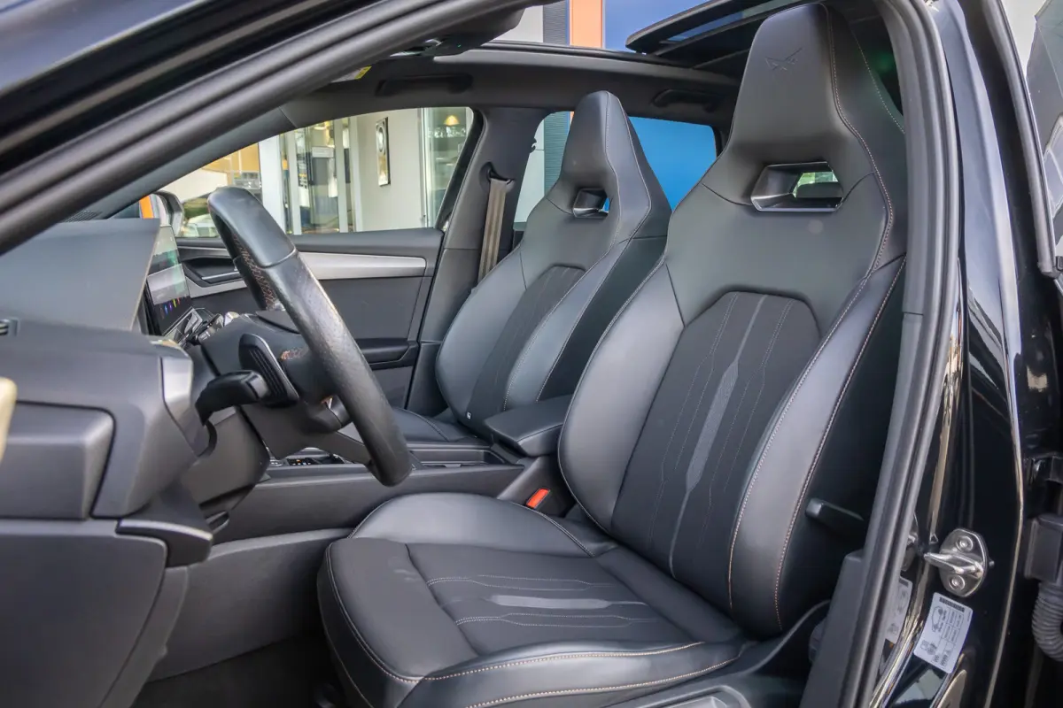 1.4 e-Hybrid VZ Adrenaline | Schuif/kantel dak | Stoel- Stuurverwarming | Dodehoek Detectie | Apple Carplay/Android Auto | Achteruitrijcamera | Achteruitrijcamera | Apple Carplay/Android Aut