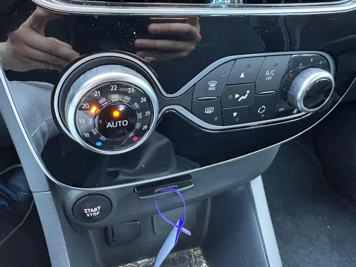 0.9 TCe Limited Navigatie/Bluetooth/Parkeerhulp/Cruise-control