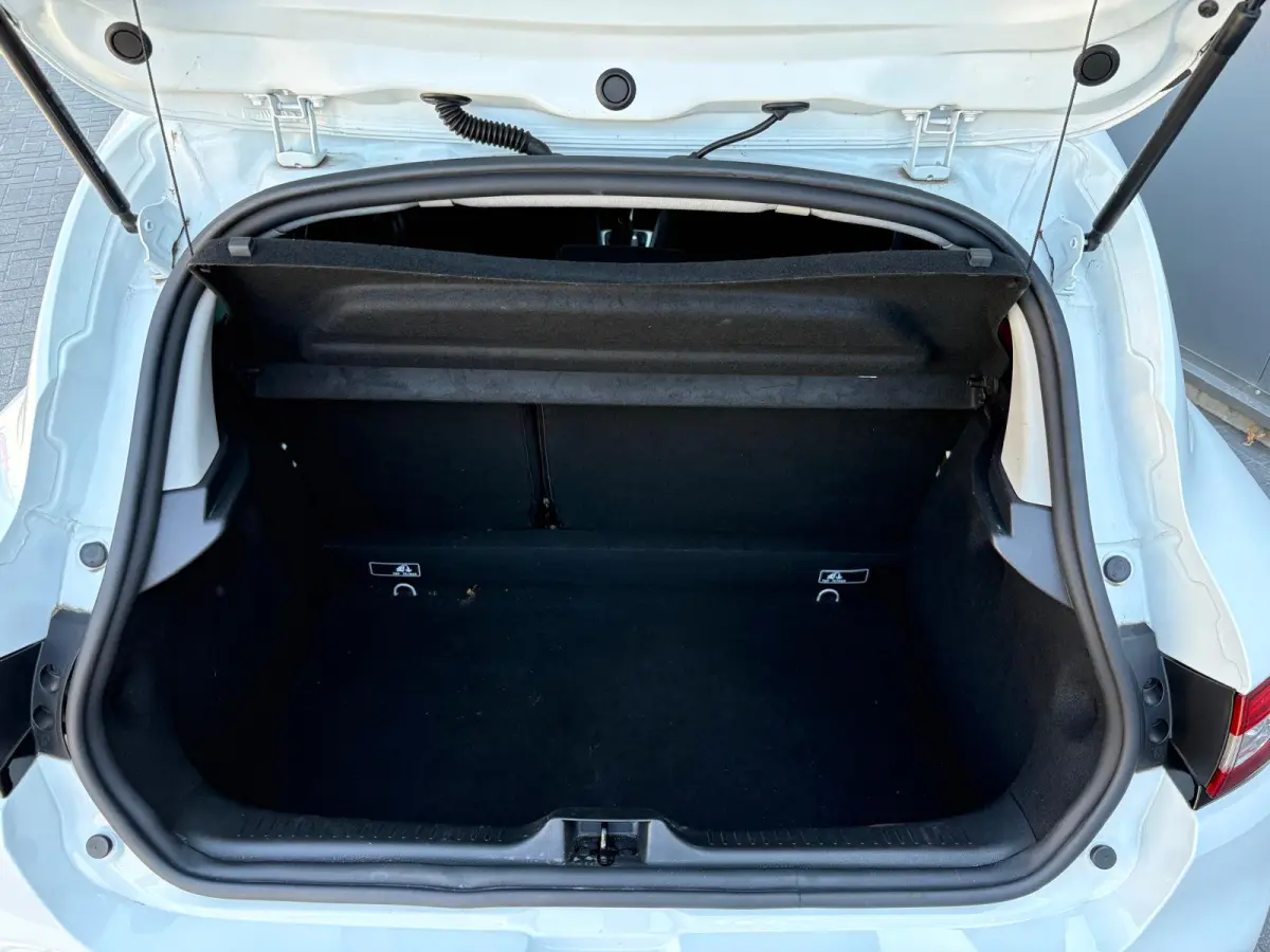 0.9 TCe Limited Navigatie/Bluetooth/Parkeerhulp/Cruise-control