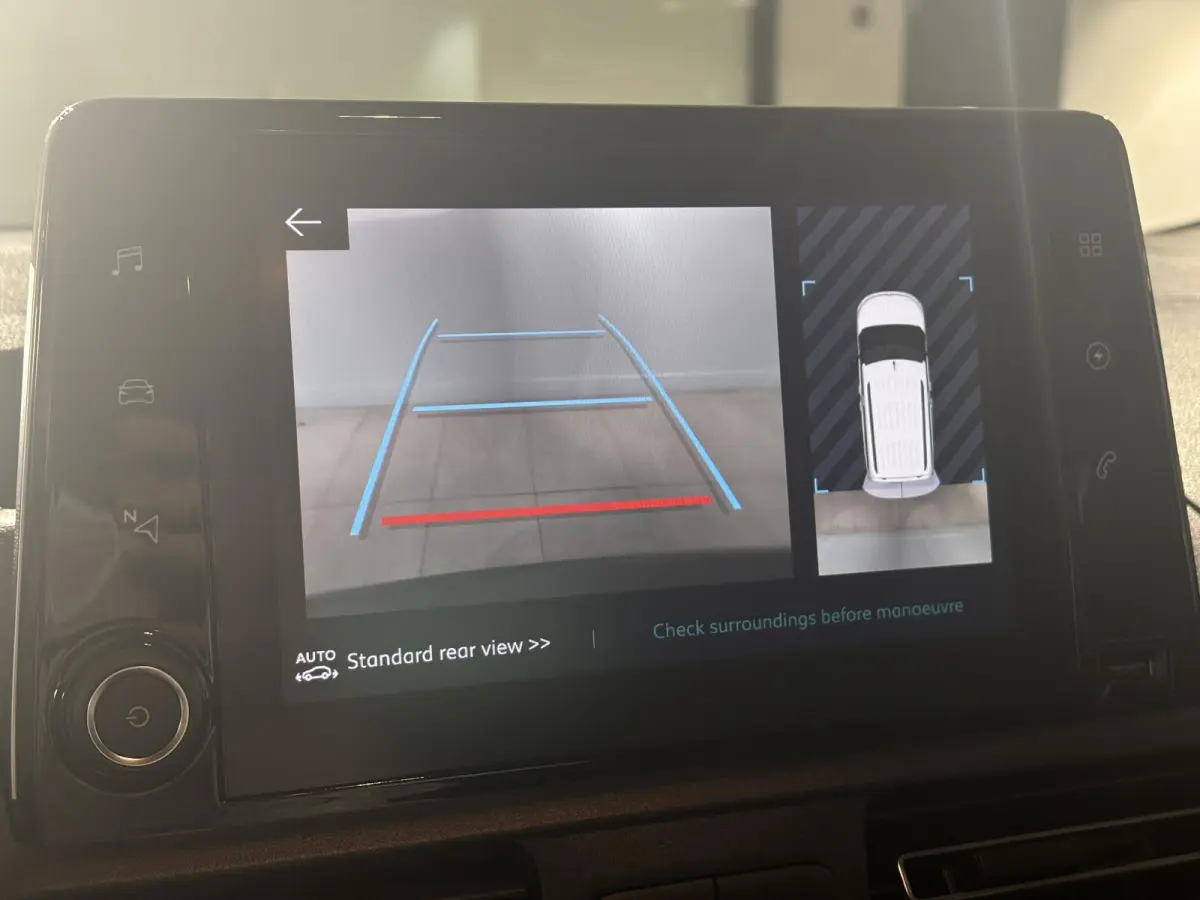 Feel 50 kWh | Camera achter | Lichtmetalen velgen | Cruise control | Apple Carplay - Android Auto | Navi