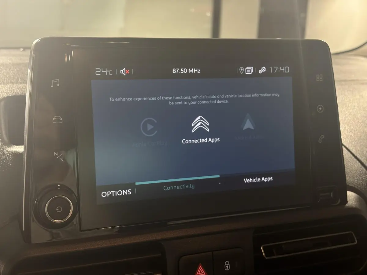 Feel 50 kWh | Camera achter | Lichtmetalen velgen | Cruise control | Apple Carplay - Android Auto | Navi