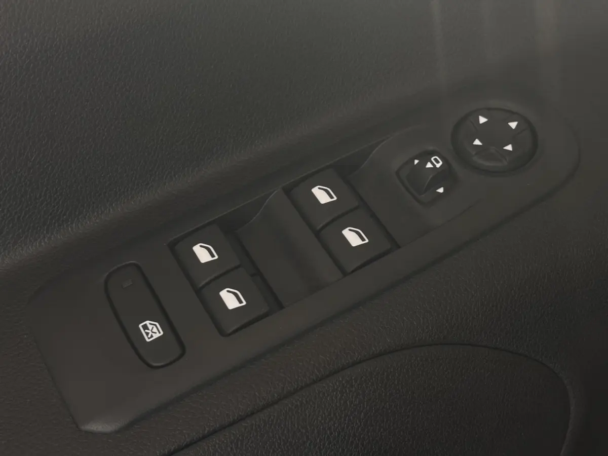 Feel 50 kWh | Camera achter | Lichtmetalen velgen | Cruise control | Apple Carplay - Android Auto | Navi
