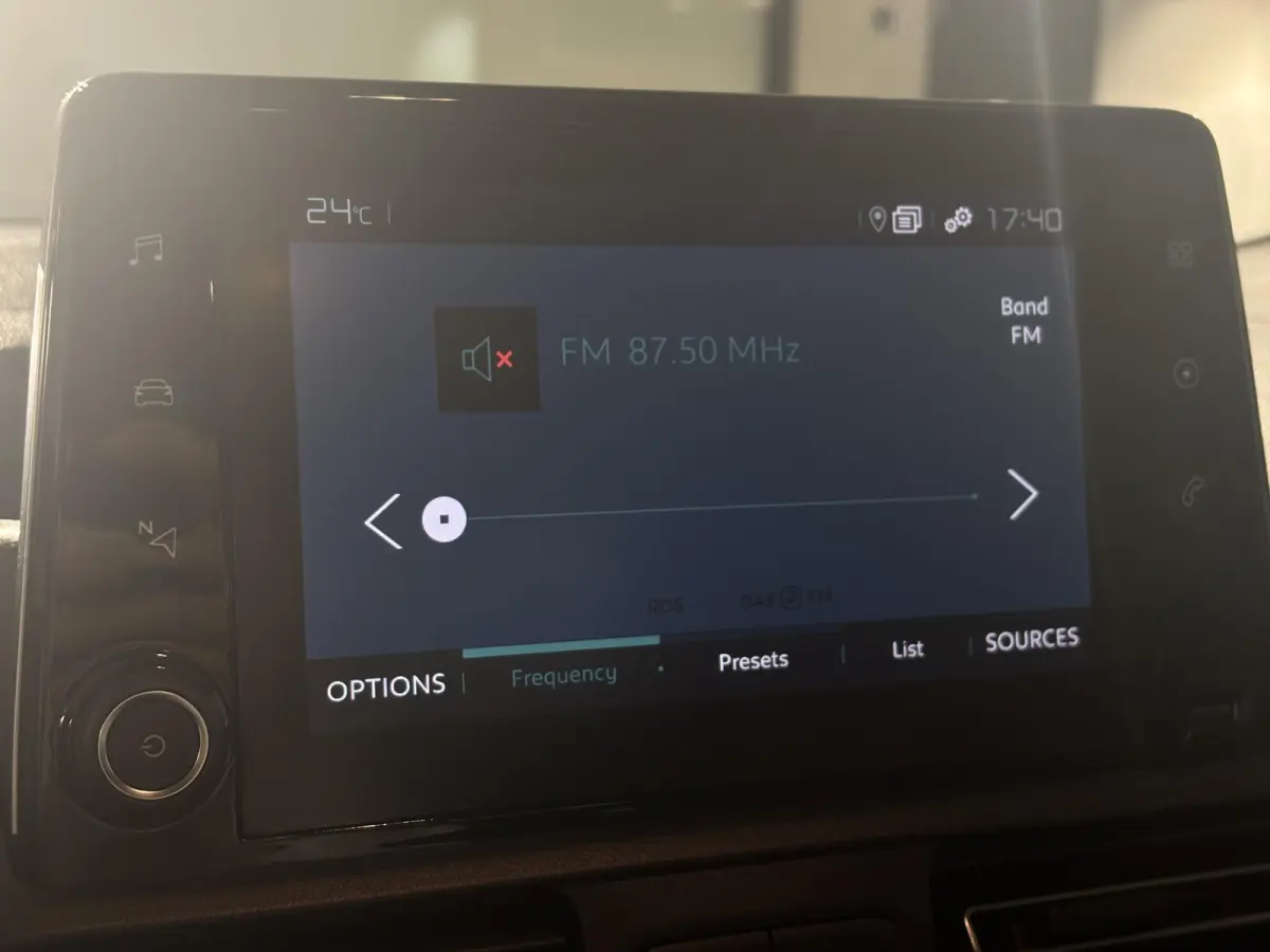 Feel 50 kWh | Camera achter | Lichtmetalen velgen | Cruise control | Apple Carplay - Android Auto | Navi
