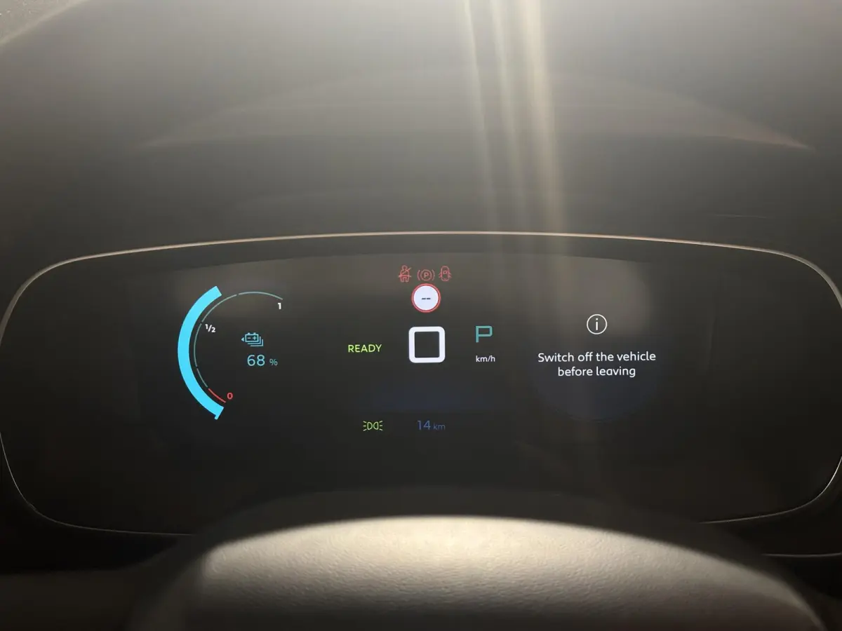Feel 50 kWh | Camera achter | Lichtmetalen velgen | Cruise control | Apple Carplay - Android Auto | Navi